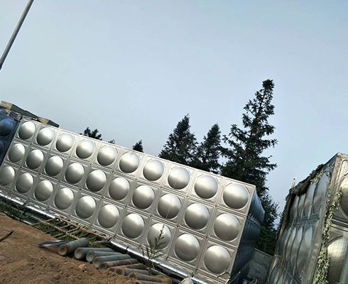 為什么不銹鋼水箱板材表面要設(shè)計鼓起來的形狀呢？